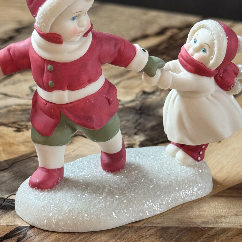 2002 Department 56 "Take My Hand" Simple Traditions Holly Lane Figurine, Holiday - Picture 10 of 14